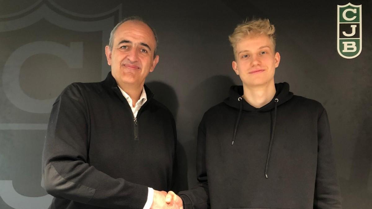 Zsombor Maronka, en el acto de su renovación