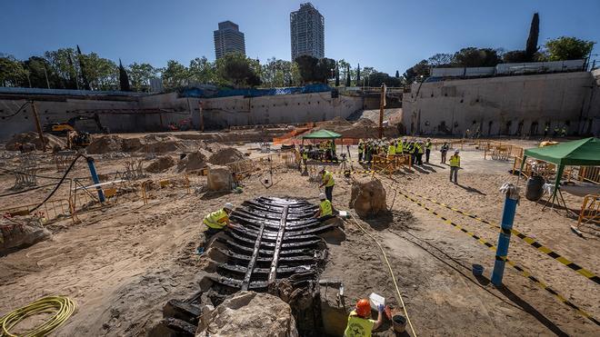 Un barco del siglo XV emerge entre las obras de la Ciutadella del Coneixement en Barcelona