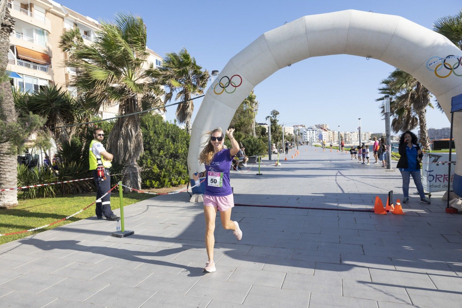 Así fue en imágenes una nueva edición de la carrera solidaria de AFA Torrevieja