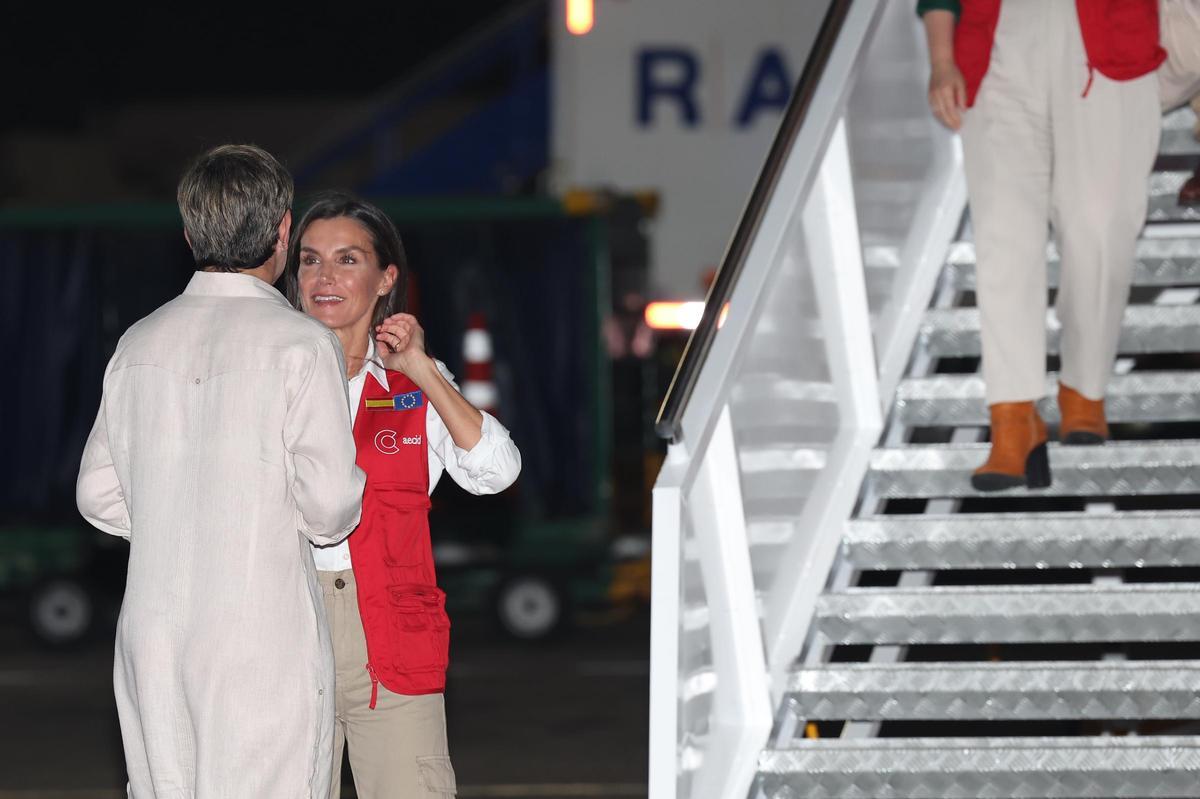 Letizia inicia su viaje de cooperación en Colombia