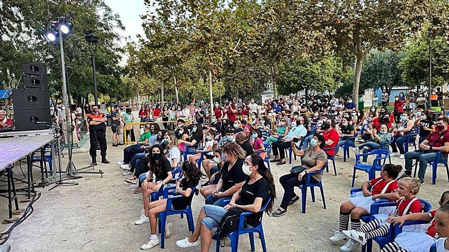 El espíritu de las fiestas falleras invade Carcaixent