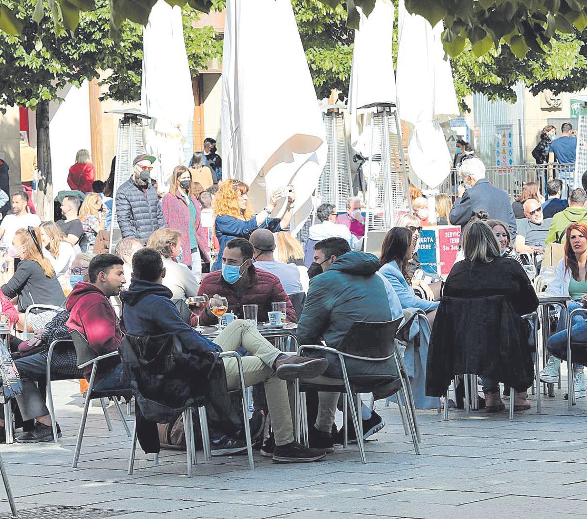 Actividad ayer en una terraza de Zaragoza.