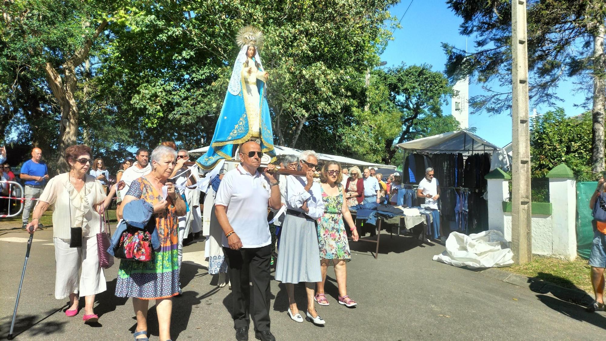En imagenes: Villaoril, llena de fieles para pedir "salud y paz"