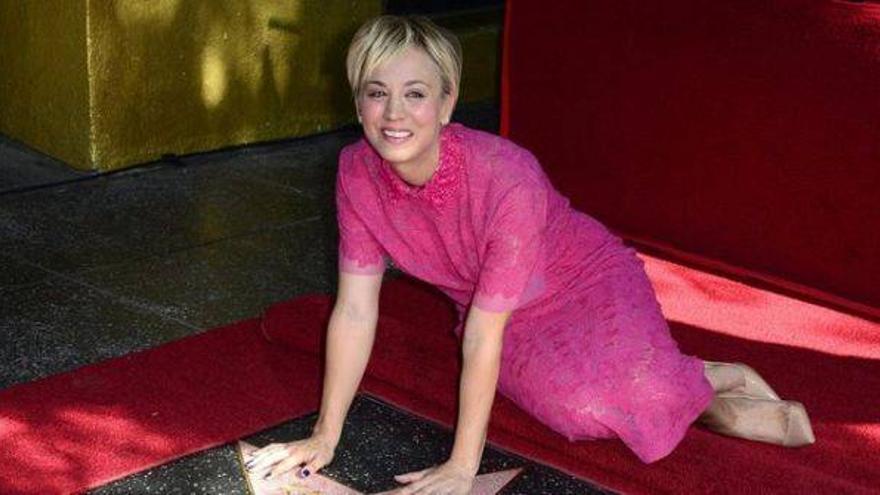 Kaley Cuoco ya tiene estrella en el Paseo de la Fama