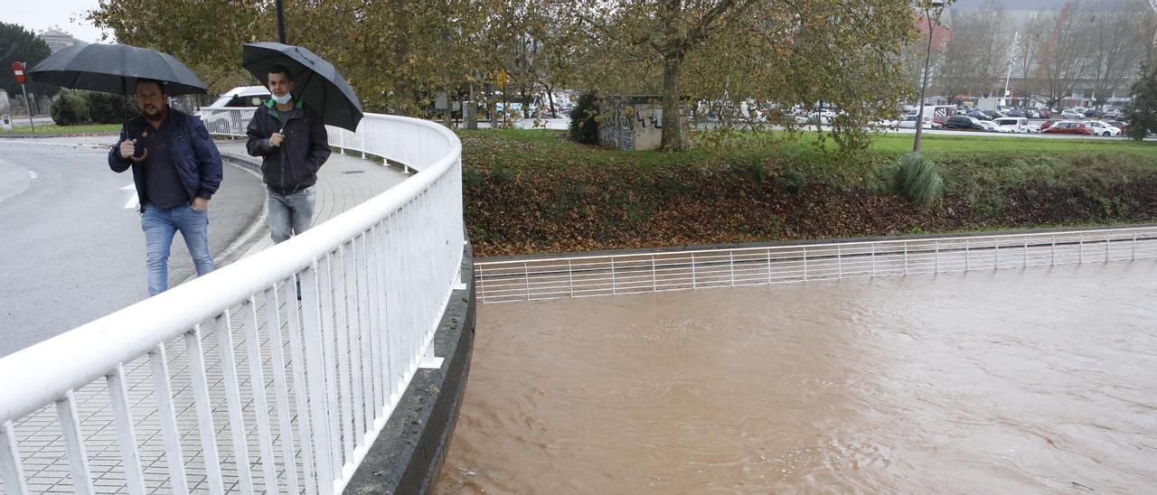 Las fuertes lluvias desbordan el río Piles