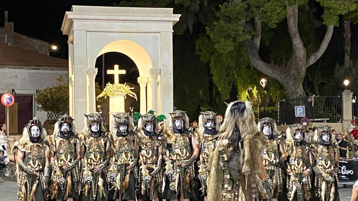 Aspe despide sus Moros y Cristianos con un Desfile de la Reconquista lleno de color y tradición