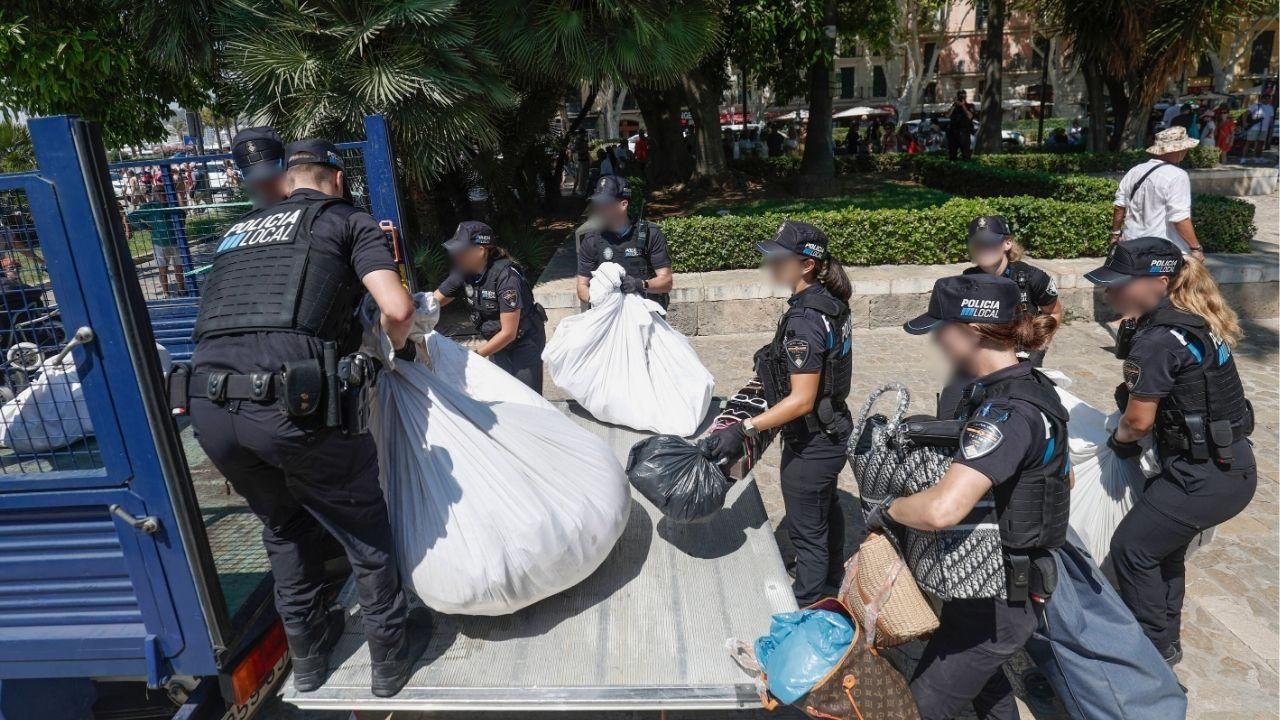 FOTOS | Gran redada contra la venta ilegal en s'Hort del Rei, en Palma