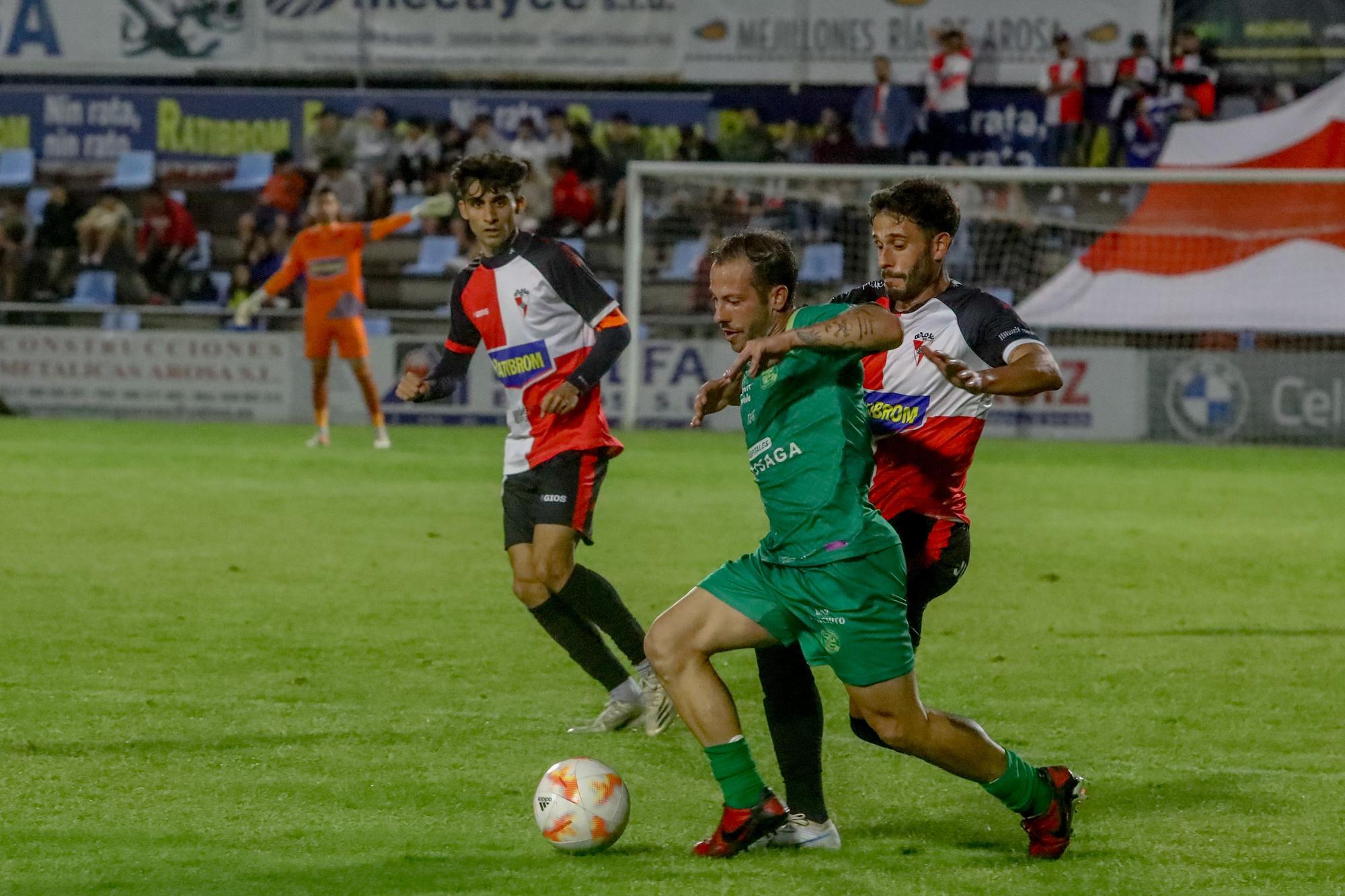 A Lomba vive una fiesta del fútbol con final feliz para el Arosa ante la UD Ourense (3-0)