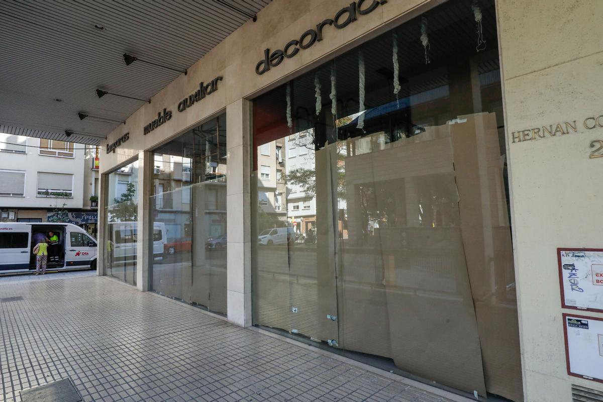 En imágenes | Una de las primeras herboristerías de Zaragoza se despide de su histórica tienda en el centro