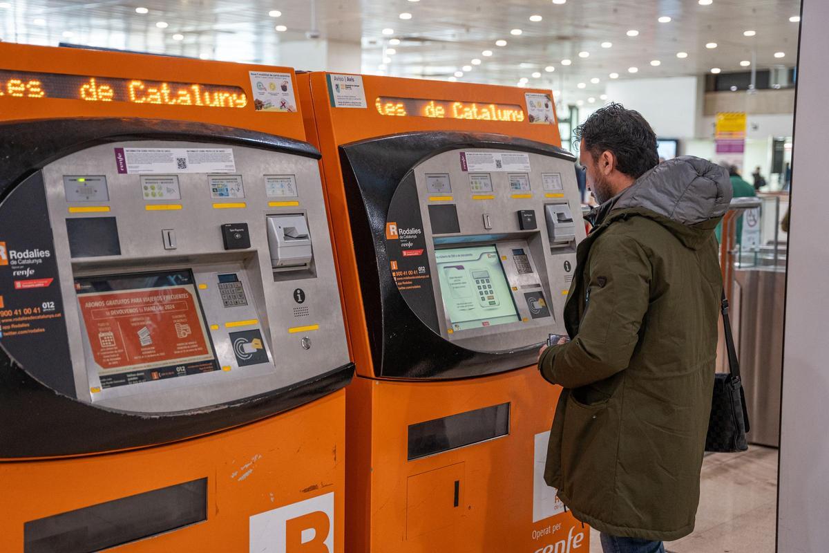 Usuarios del transporte público afrontan la pérdida de la bonificación de los billetes