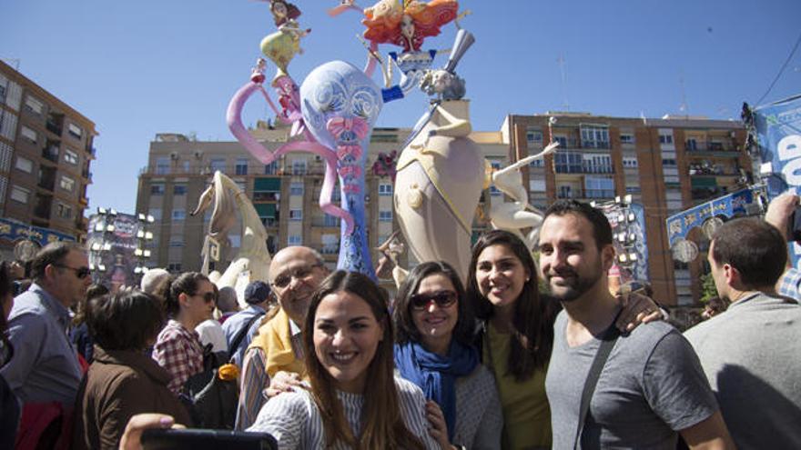 Visitantes en L&#039;Antiga de Campanar en las pasadas Fallas. Foto: Germán Caballero.