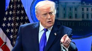 Trump ajorna 5 dies els atacs a centrals elèctriques de l’Iran després de «converses productives» amb el règim, que Teheran nega