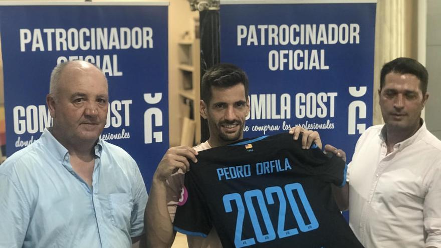 Pedro Orfila posa, en su presentaciÃ³n, con Manix Mandiola e Ignacio Ranera