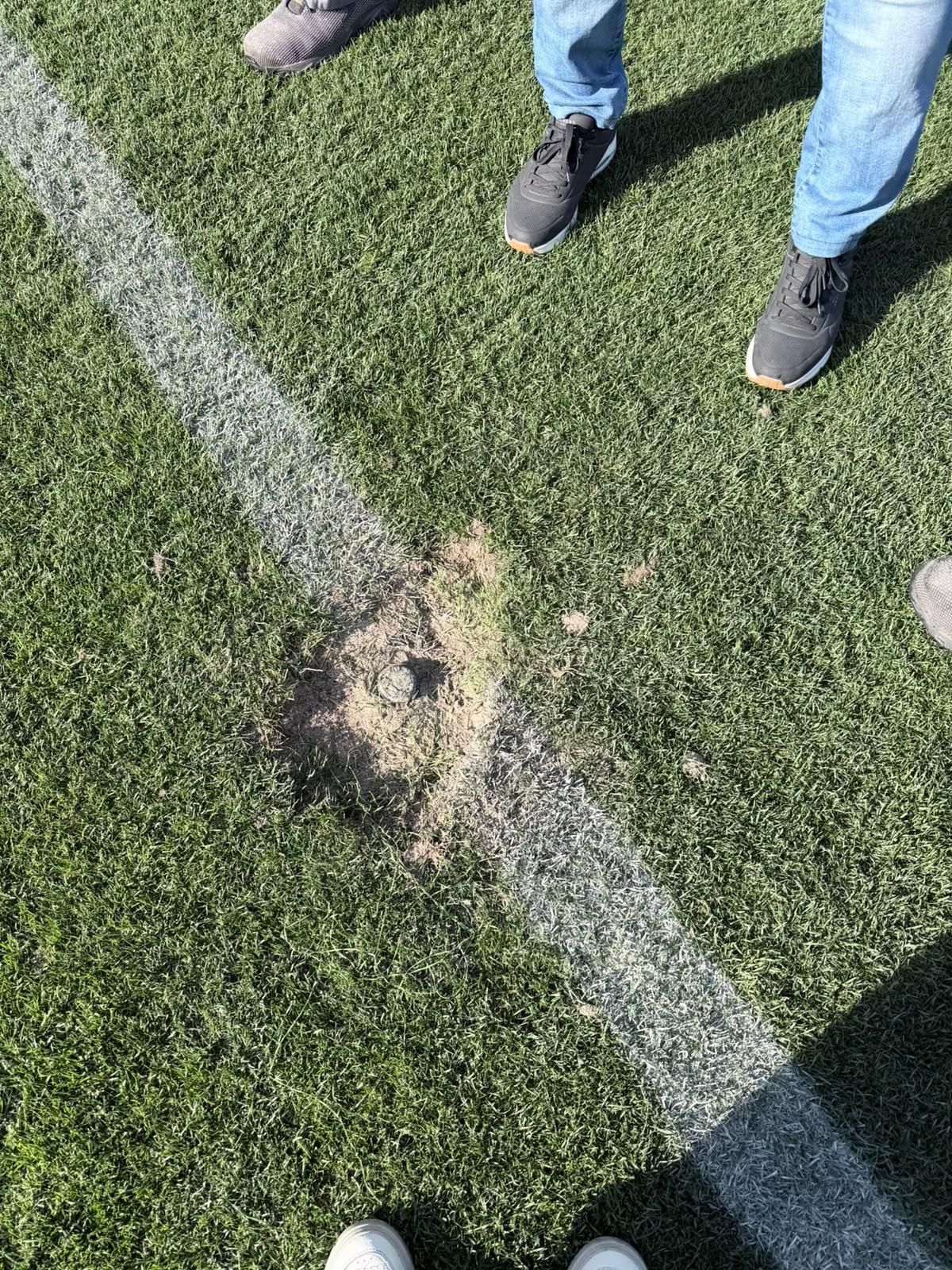 Destrozos en el estadio de Riazor en la fiesta del ascenso: 750 asientos arrancados y césped quemado