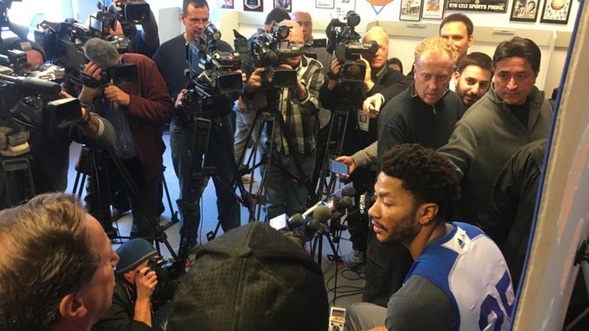 Rose atendió a la prensa que sigue los Knicks y explicó los motivos de su ausencia