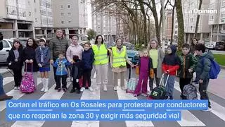 Vecinos de Os Rosales protestan contra los conductores que no respetan la Zona 30