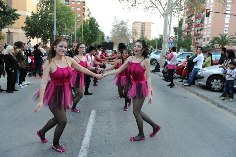 Vistabella saca su carnaval a las calles