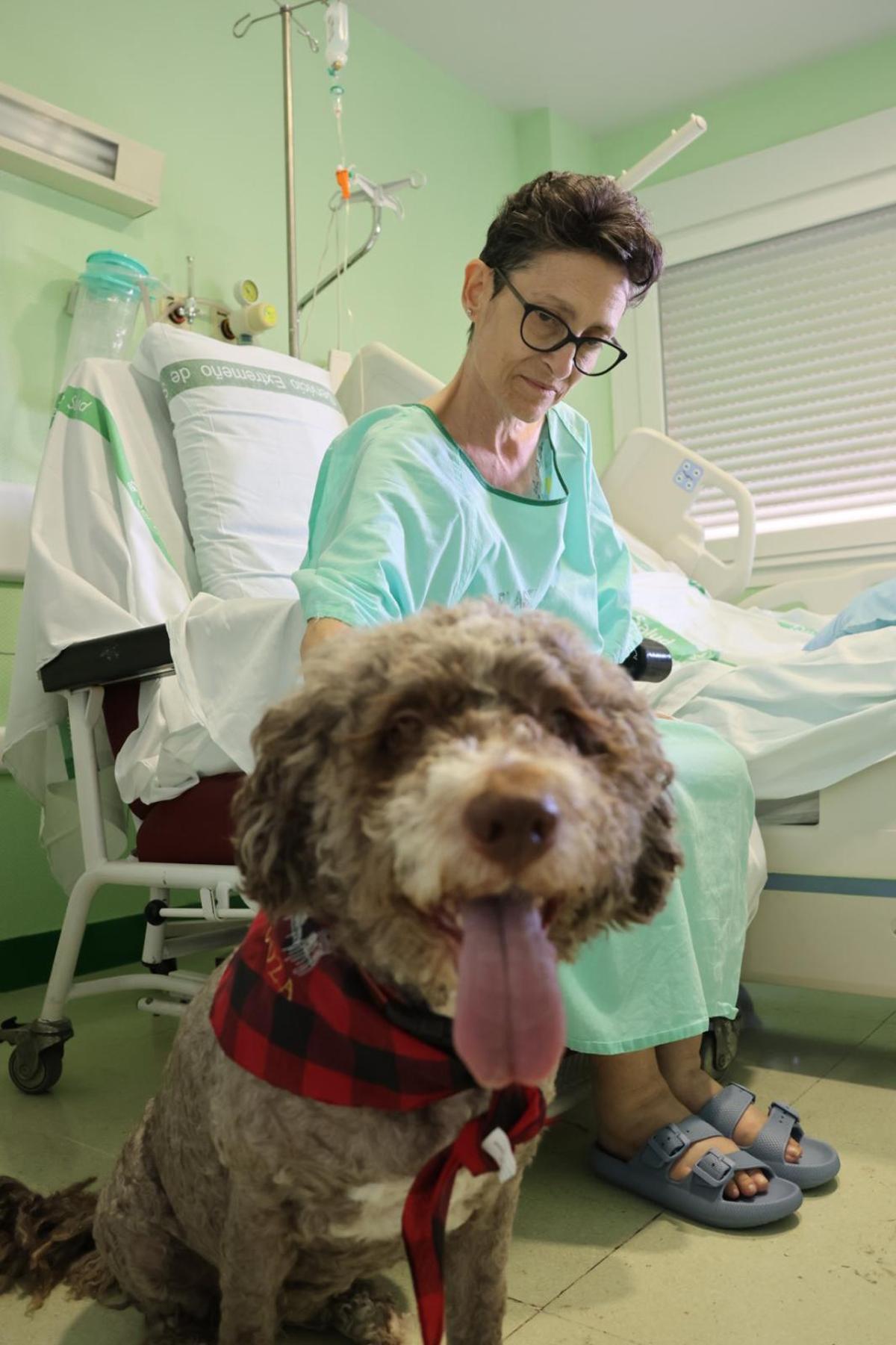 Fotogalería/Las imágenes del reencuentro de Aida y Boira en el hospital de Plasencia