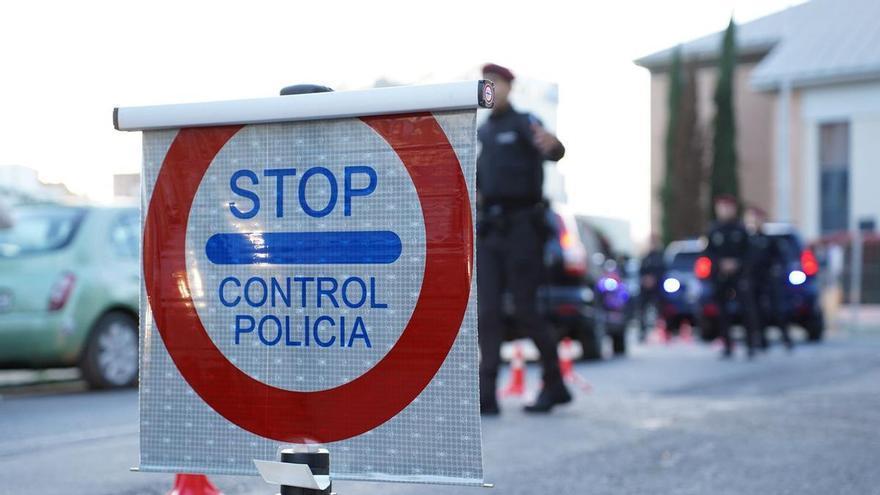 El GAR, la nueva unidad de élite de la Policía de Sevilla, suma 315 identificados, un detenido y seis armas intervenidas en tres días en El Cerezo