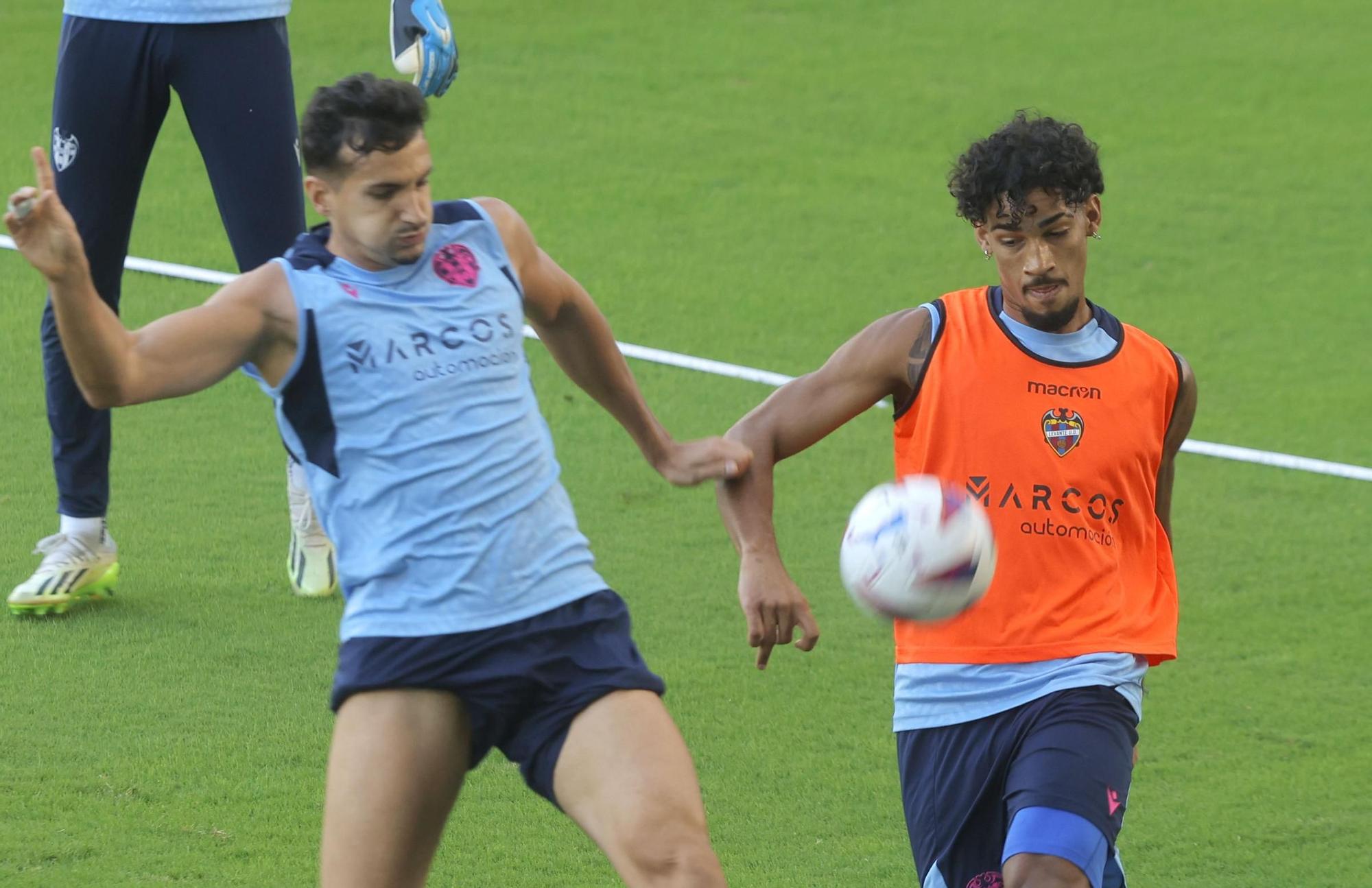 Entrenamiento del Levante UD previo al encuentro frente al Racing de Ferrol