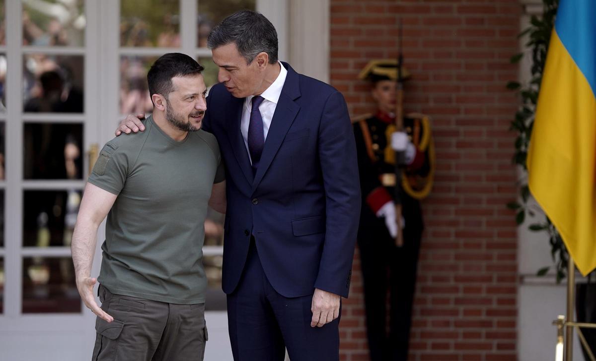 Pedro Sánchez recibe a Volodímir Zelenski en la Moncloa