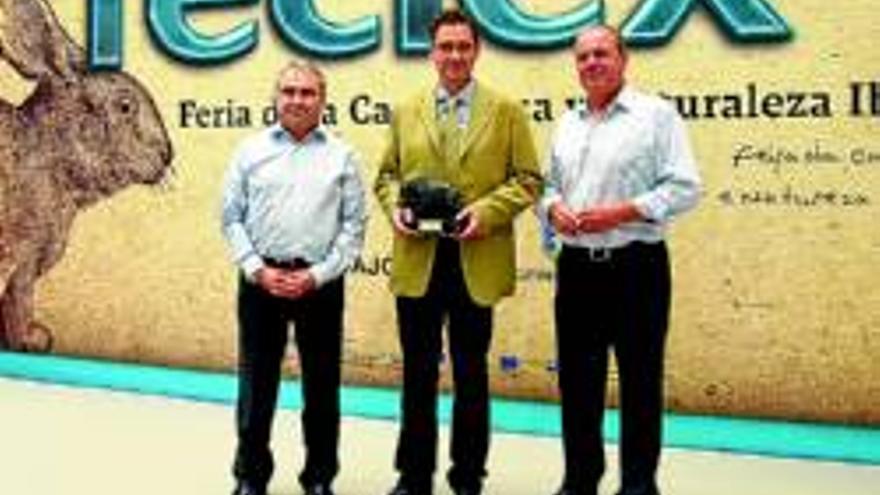 El investigador Pedro Fernández Llario recibe el Premio Feciex