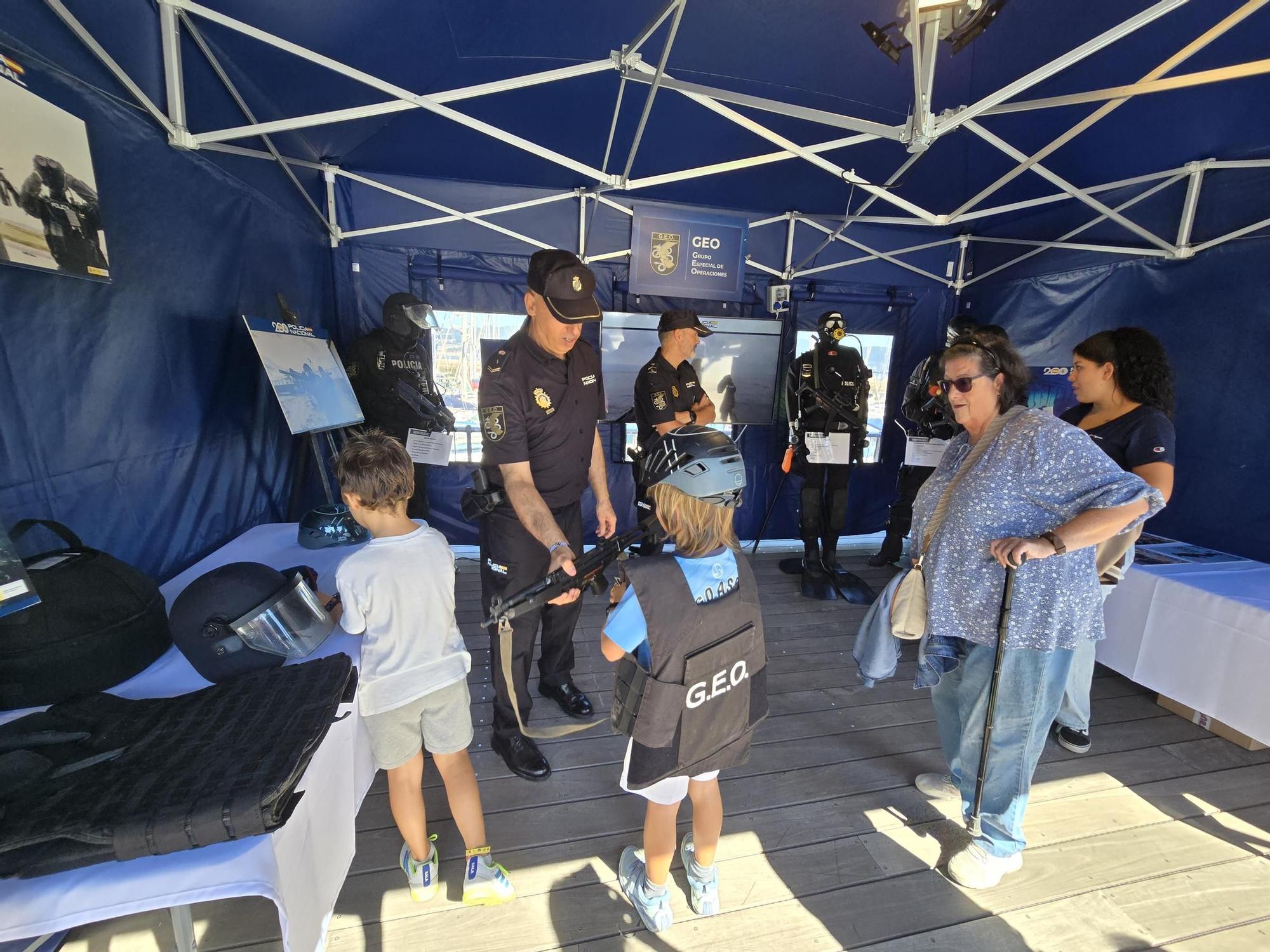 Vigo inaugura con la "Exposición de Medios" las celebraciones del Día de la Policía Nacional