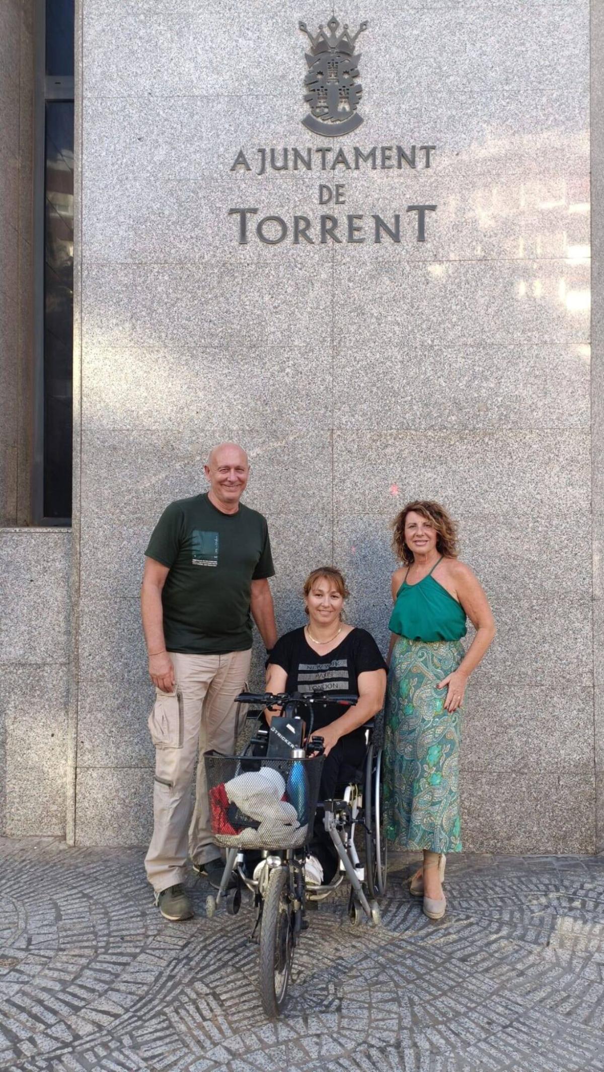 Nueva junta directiva de la FAC en Torrent reunión con la concejala Penella