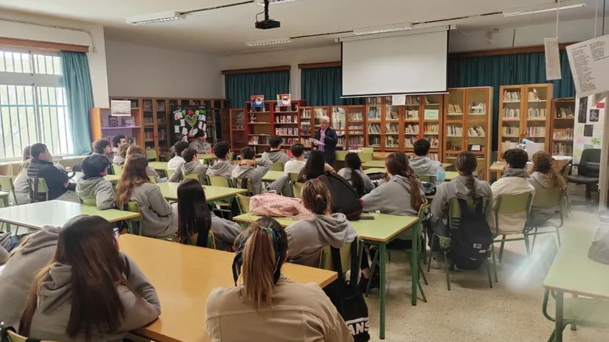 El IES Granadilla de Abona incluyó la celebración del Día de las Letras Canarias dentro de su plan de lectura.