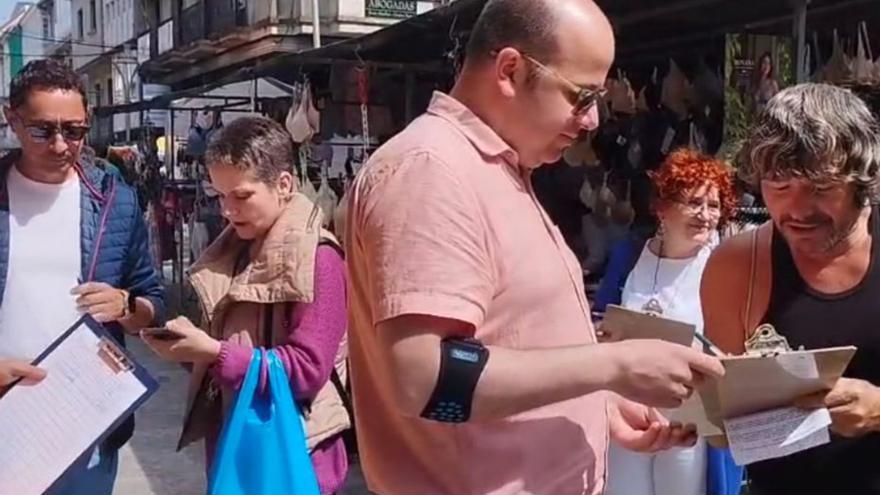 Recogida de firmas del BNG en Caldas. | FdV