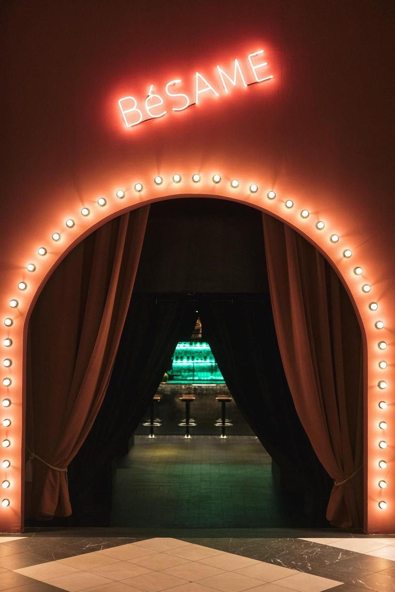 El 'speak easy' coctelería clandestina Club 61 en Barceloan