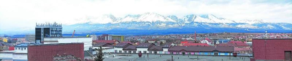 Panorámica de Poprad, con los montes Tatras al fondo. | TIBOR LIPTAJ