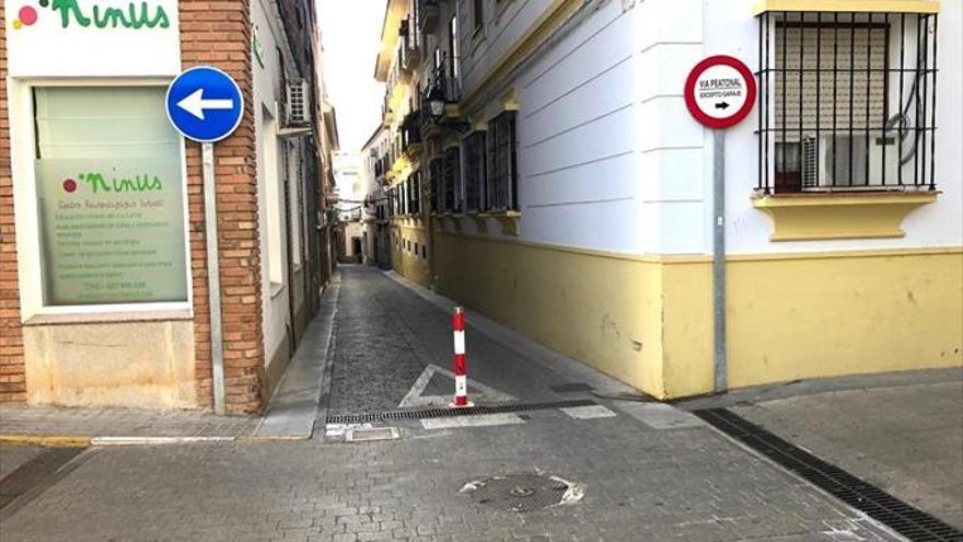 Cerrado al tráfico un tramo de la calle La Hierba para seguridad de los viandantes