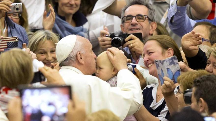 El papa Francisco aborda el desafío de las nuevas &#039;familias&#039;