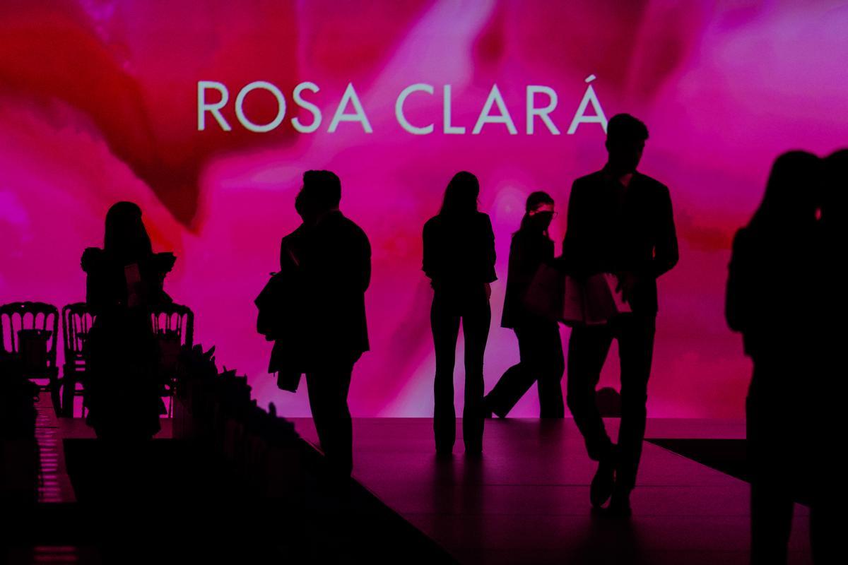Un momento antes del desfile de la marca Rosa Clará.
