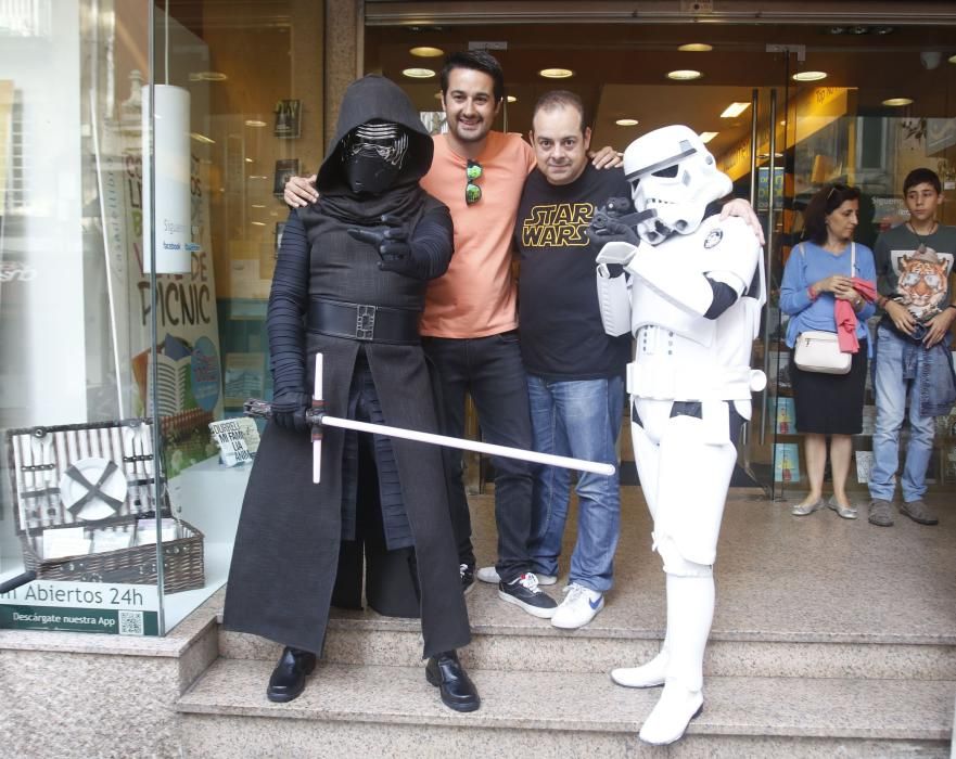 El "stormtrooper" español visita a los fans de "Star Wars" en Vigo - El actor David M. Santana, el único español que forma parte del reparto de La Guerra de las Galaxias como soldado, ha participado e