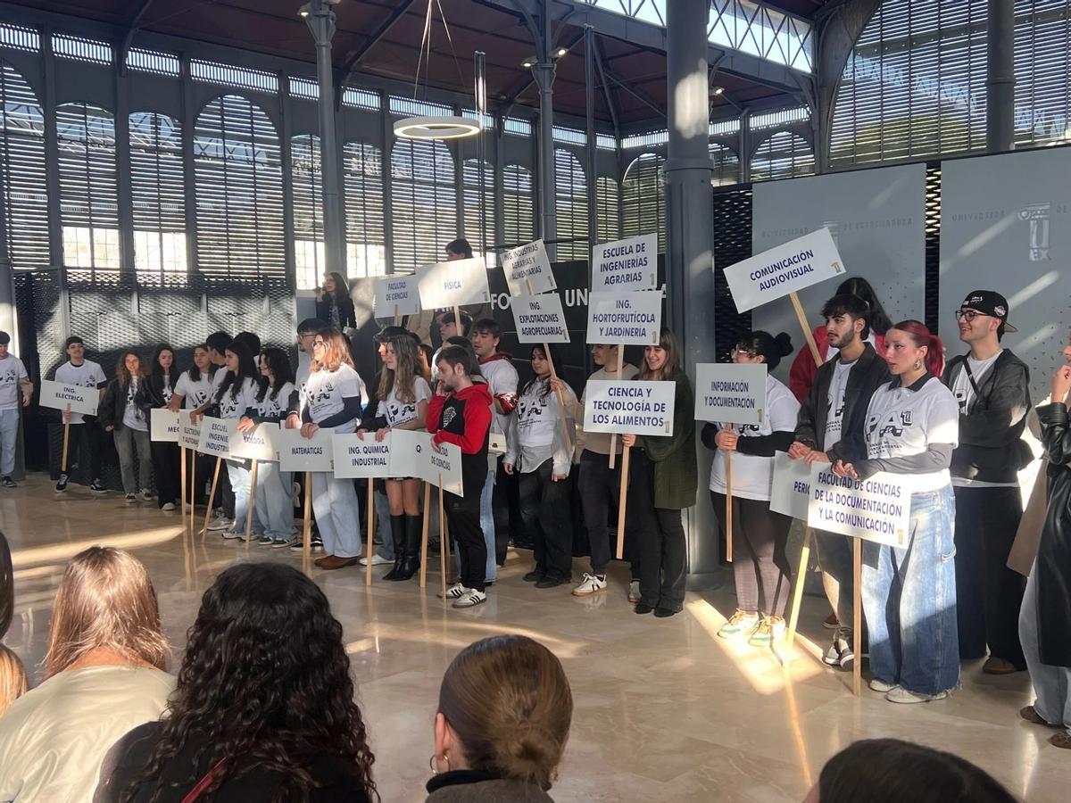 Jornada inaugural de puertas abiertas en la Universidad de Extremadura.