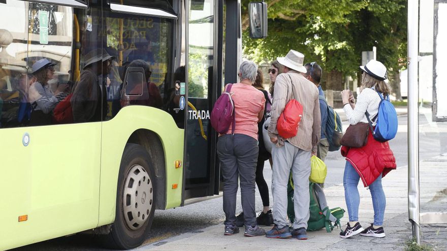 Raxoi muda o contrato do transporte urbano: pasa de concesión a servizos