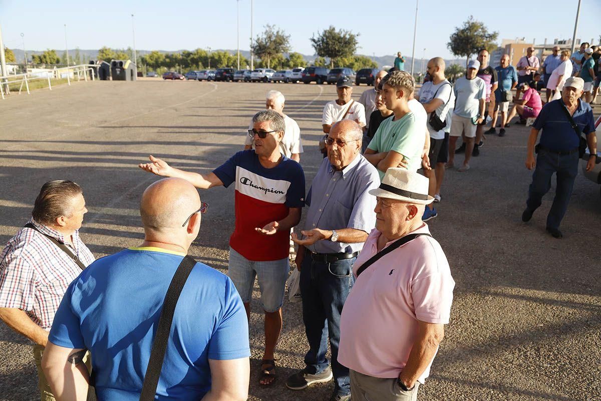 Largas colas en el primer día de la campaña de abonados del pasado curso.