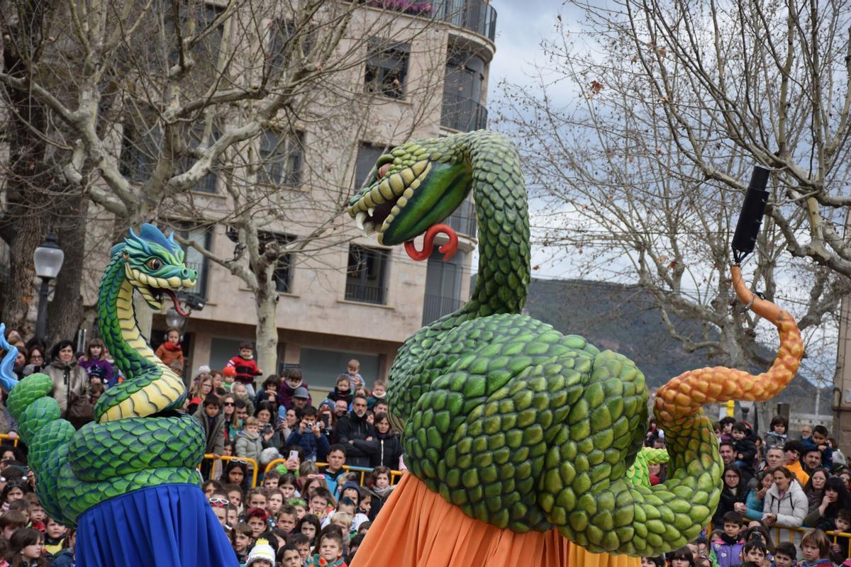 Els infants de Solsona fan ballar els gegantons del Carnaval Els infants de Solsona fan ballar els gegantons del Carnaval