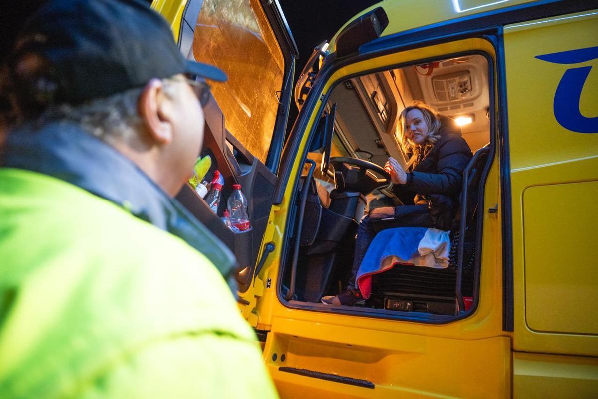 Pilar Alegría ha visitado esta noche una estación de servicio.