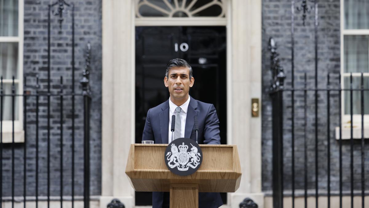 Rishi Sunak ya es el nuevo primer ministro británico