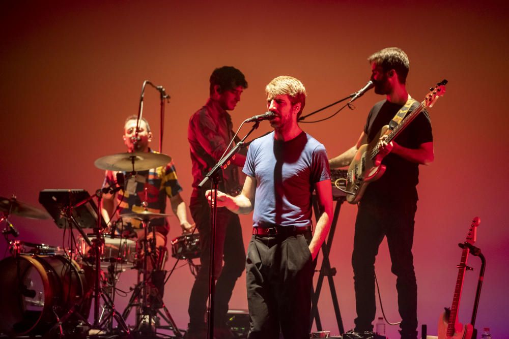 Els Manel posen dret el Kursaal en la presentació el seu últim treball