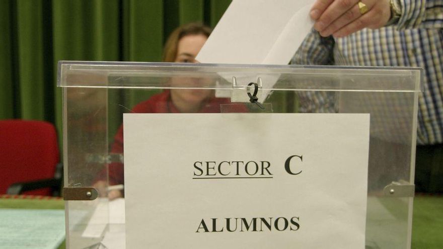 Jornada de votación durante unas elecciones a rector anteriores.