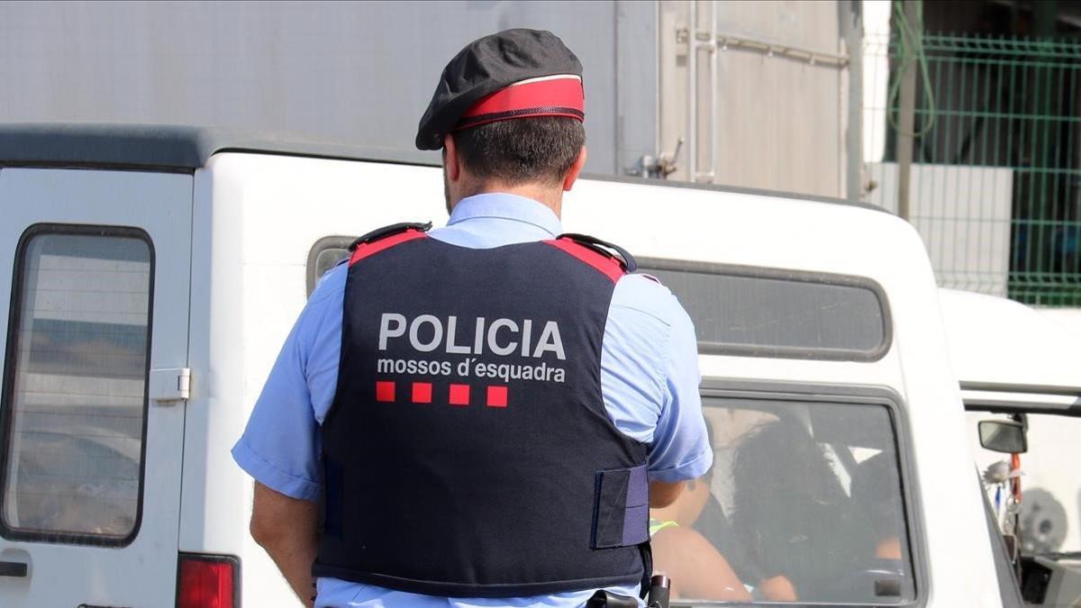 Un agente de los Mossos