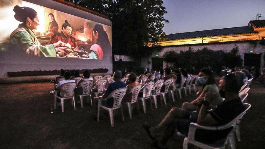 Vecinos piden mantener los cines de verano en Córdoba