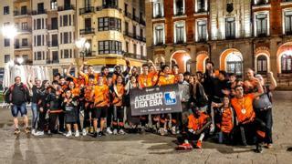 VÍDEO Y GALERÍA | El Zamarat celebra así su ascenso a la Liga EBA en la Plaza Mayor