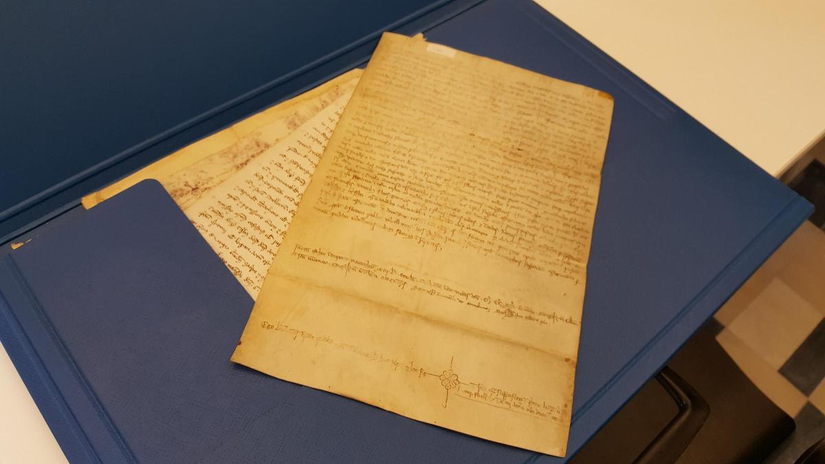 Documento firmado ante notario en Palma que acredita la propiedad de la catedral.