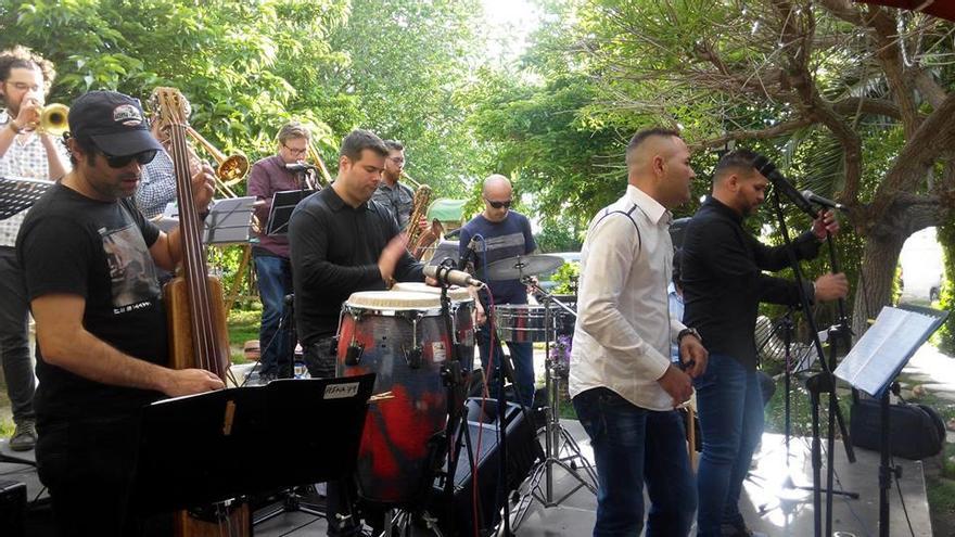 El Parc Central vivirá hoy la actuación del grupo de jazz Plena 79 Salsa Orchestra.