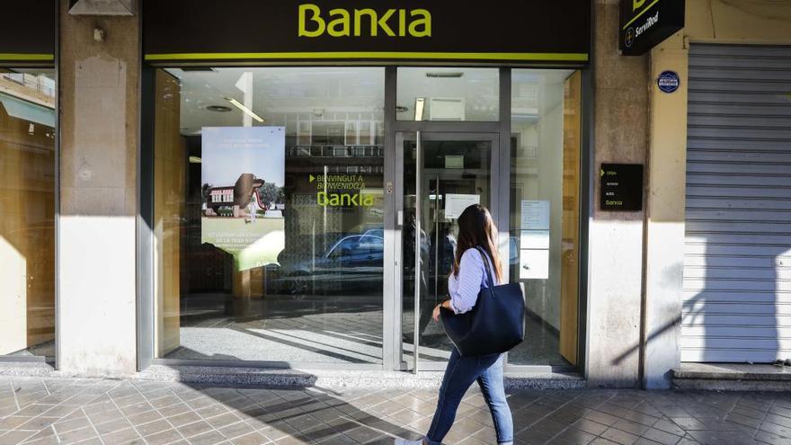 Bankia rebaja a 2.050 las salidas por el ERE y sube las indemnizaciones